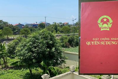 Bộ trả lời việc sang tên sổ đỏ 500m2 đất ở bị yêu cầu chuyển 200m2 sang đất vườn