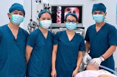 Tình trạng sức khỏe bé gái bị kẹt 15 phút trong đám cháy do sạc đèn pin
