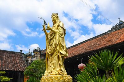 Kho báu nghìn năm ẩn trong ngôi chùa cổ giữa phố Cảng