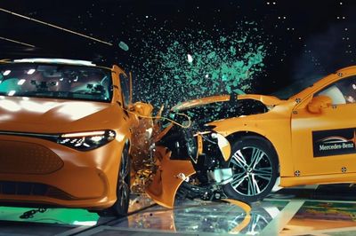 Mercedes-Benz tung clip thử nghiệm an toàn trên dòng xe CLA Sedan