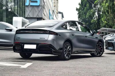 Xe sedan dài gần 4,9 mét, mạnh 252 mã lực, giá hơn 460 triệu đồng