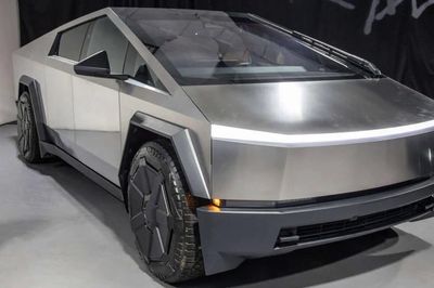 Bán tải Tesla hủy đơn hàng dù khách đặt cọc đến 7 năm