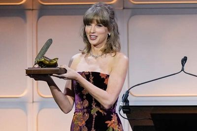 Taylor Swift trở thành nghệ sĩ trẻ nhất được vinh danh tại Đại sảnh Danh vọng Nhạc sĩ Nashville