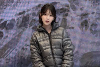 IU gây chú ý với diện mạo trẻ trung sau thời gian tạm hoãn lịch trình vì sức khỏe