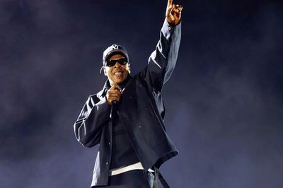 Rolling Stone lên tiếng bênh vực Jay-Z trước tranh cãi về sân khấu Super Bowl 2027
