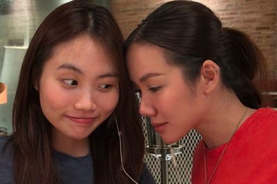 Phương Mỹ Chi công khai hạnh phúc với nữ ca sĩ 35 tuổi