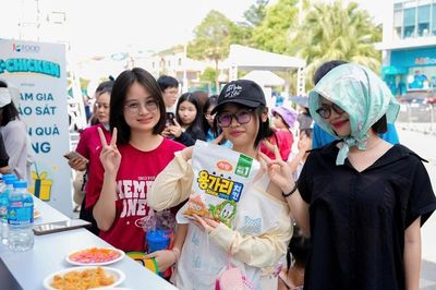 Thịt gia cầm chế biến Hàn Quốc được người Hà Nội đón nhận tại Lễ hội Con đường văn hóa Hàn Quốc 2026