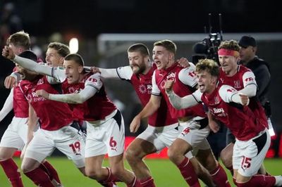 Arsenal thua sốc Fleetwood: Cú ngã đau của nhà vô địch Ngoại hạng Anh