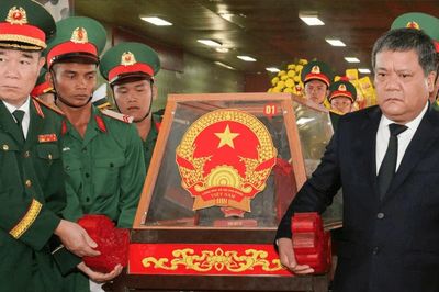Trang trọng Lễ viếng, truy điệu và an táng 25 hài cốt liệt sĩ tại Nghĩa trang liệt sĩ Ninh Thuận