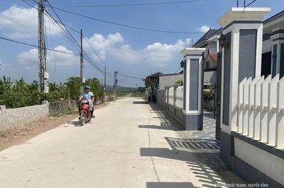 Các Sơn khơi dậy sức dân mở rộng đường quê