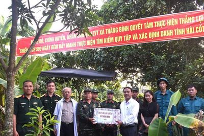 Thăng Bình khai quật, lấy mẫu ADN 2 mộ liệt sĩ trong vườn nhà dân