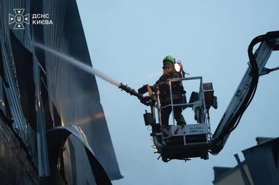 Nga tập kích nhiều khu vực tại Ukraine, cầu trọng yếu ở Kiev hư hại