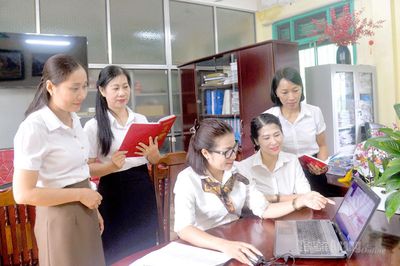Phát huy vai trò hạt nhân chính trị trong trường học