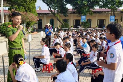 Đưa pháp luật đến gần học sinh