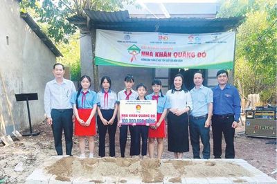 Ngôi nhà 'khăn quàng đỏ'