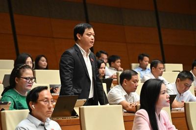 Quốc hội thảo luận sửa đổi các luật, tháo gỡ vướng mắc cho doanh nghiệp
