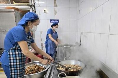 Nâng cao hiệu quả bảo đảm an toàn thực phẩm tại bếp ăn bán trú trường học