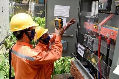 Phó thủ tướng: Xem xét giảm giá điện và giảm thuế tiêu thụ đặc biệt với xăng