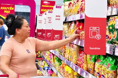 Sức mua dè dặt, hàng Việt xoay xở bài toán lợi nhuận mùa Tết