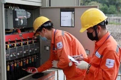 Xem xét giảm thuế tiêu thụ đặc biệt với xăng về 0% và giảm giá điện