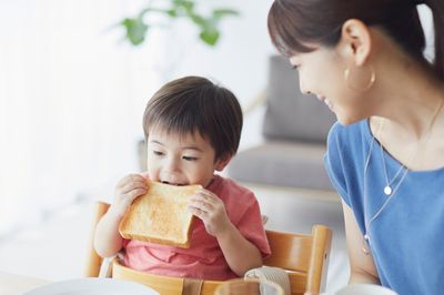 Bữa sáng cho bé 1 tuổi: Gợi ý thực đơn đầy đủ dinh dưỡng