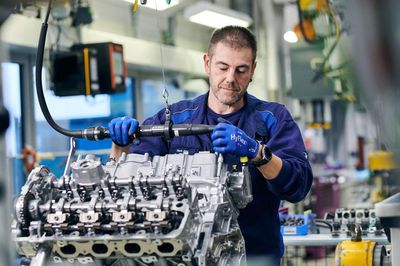 Vì sao BMW đền bù gần 19 tỷ đồng cho nhân viên chịu nghỉ việc?