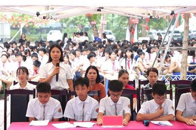 Phê phán để sửa chữa, không phải để phủ định tất cả