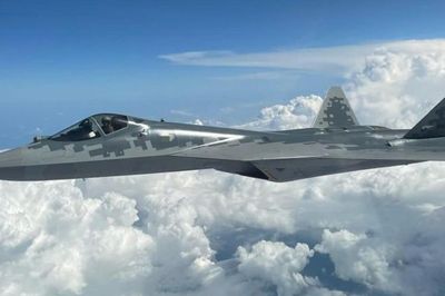 Su-57 Nga phóng tên lửa tàng hình phá nát căn cứ không quân Ukraine