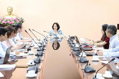 Thứ trưởng Nguyễn Thị Liên Hương yêu cầu đẩy nhanh tiến độ thực hiện nhiệm vụ của Cục Phòng bệnh