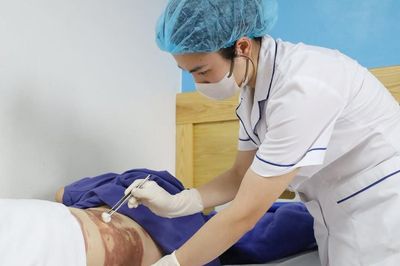 Đổ xăng khi đốt rác, người phụ nữ bị bỏng nhiều vùng trên cơ thể