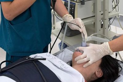 Cháy thiết bị sạc trong nhà, bé gái 14 tuổi bị bỏng đường thở nặng