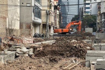 Hiện trạng thi công mở rộng ngõ 381 Nguyễn Khang, Hà Nội