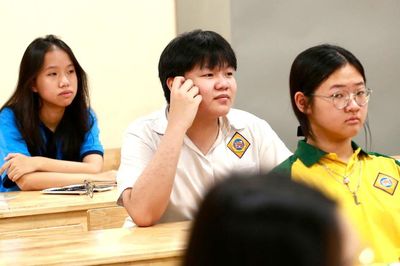 Vì sao Bộ Giáo dục đề xuất thi vào lớp 10 hai môn?