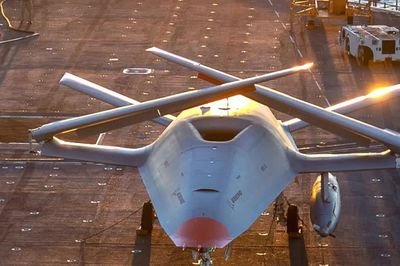 UAV MQ-25 Mỹ có thể tiếp dầu cho tiêm kích ở khoảng cách 926 km