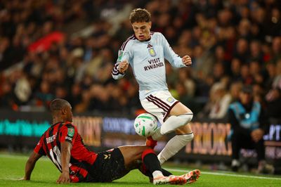 Aston Villa thảm bại ở Carabao Cup