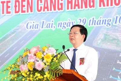 Phó Thủ tướng Hồ Quốc Dũng dự khánh thành đường cất cánh số 2 Cảng hàng không Phù Cát, Gia Lai