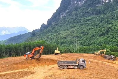 Quảng Trị nghiên cứu phương án bổ sung điện mặt trời mái nhà tại các trường nội trú liên cấp