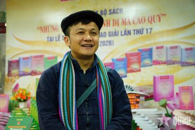 'Hùng Hà Giang' đem vũ điệu cao nguyên Đồng Văn đến Báo Quân đội nhân dân