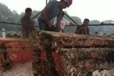 Đào trúng mộ cổ trăm năm, thi hài mặc quan phục nhà Thanh bất ngờ lộ diện