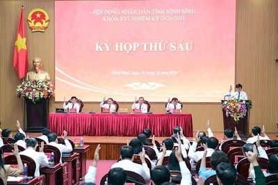 Ninh Bình thông qua 13 nghị quyết: Gỡ vướng đầu tư công, sắp xếp lại các cơ quan chuyên môn