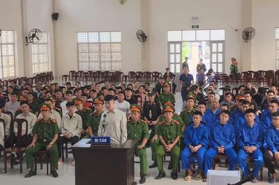 Đồng Tháp: 53 bị cáo trong vụ hỗn chiến, nổ súng náo loạn đường phố lãnh án