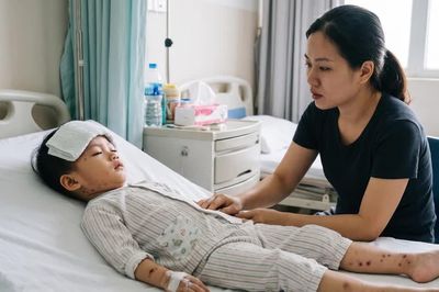 Việc làm khẩn cấp khi phát hiện trẻ mắc viêm não mô cầu