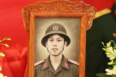 Đón liệt sĩ nằm lại chiến trường trở về đất mẹ
