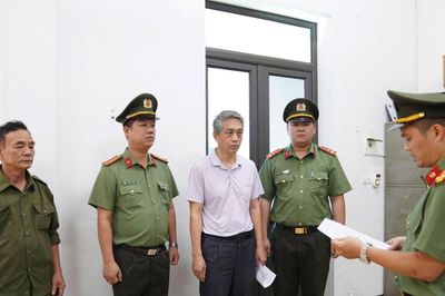 Bắt Chủ tịch, Giám đốc và kế toán trưởng Công ty ngói cao cấp ở Phú Thọ