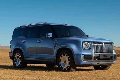 SUV PHEV dài 5,3 mét, công suất 687 mã lực, giá gần 1,2 tỷ đồng