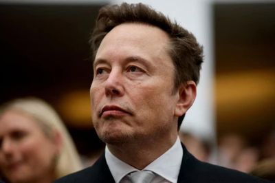Ông Putin khen Elon Musk là thiên tài, thừa nhận Nga mới bắt đầu cuộc đua với Starlink