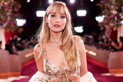 Jennifer Lawrence gây bất ngờ khi công khai phẫu thuật thẩm mỹ
