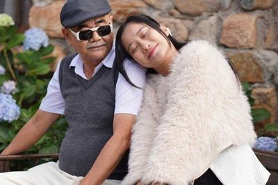 NSND Việt Anh xuất hiện bên vợ kém 36 tuổi, thừa nhận áp lực mới