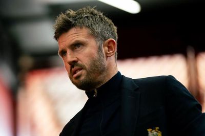 Roy Keane suýt trở lại Man United trước khi Michael Carrick được chọn