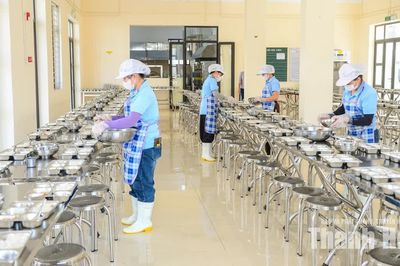 Những bữa cơm ấm lòng học sinh vùng cao biên giới Yên Khương